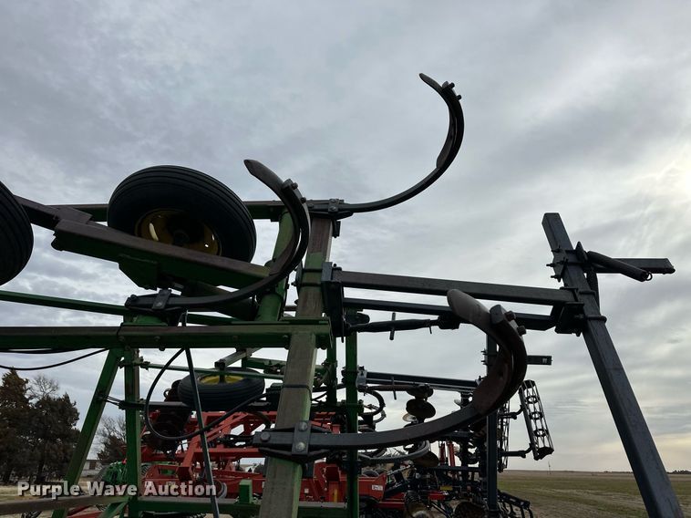 image for item ER8818 John Deere 610 chisel