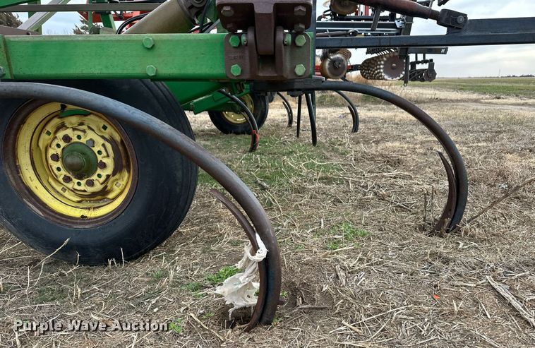 image for item ER8818 John Deere 610 chisel