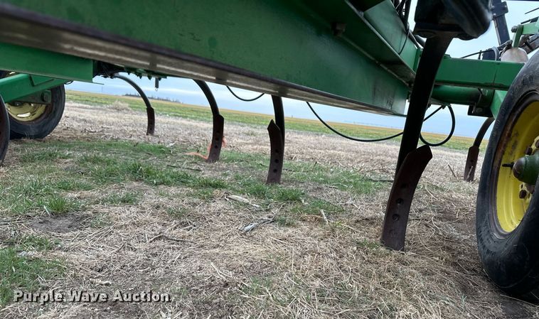 image for item ER8818 John Deere 610 chisel