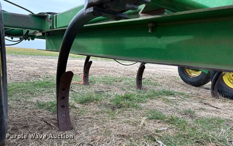 image for item ER8818 John Deere 610 chisel