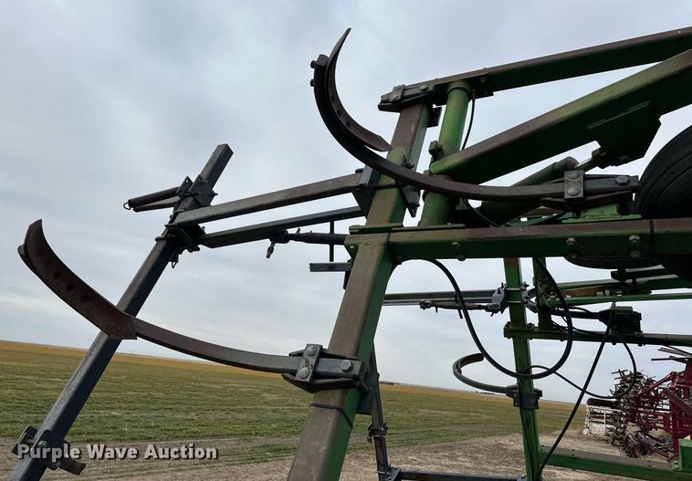 image for item ER8818 John Deere 610 chisel