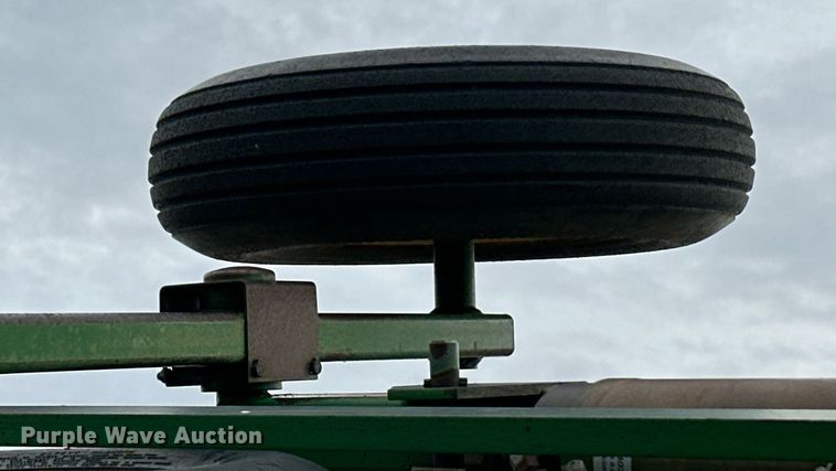 image for item ER8818 John Deere 610 chisel