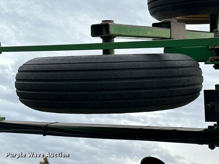 image for item ER8818 John Deere 610 chisel