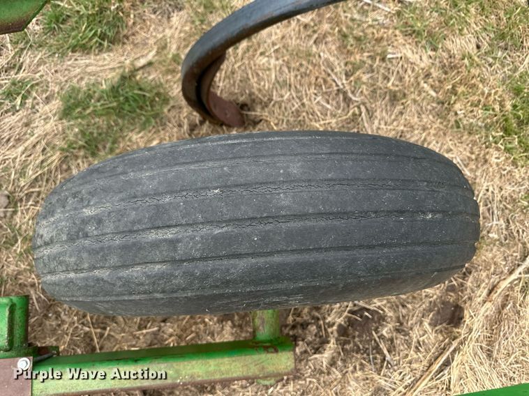 image for item ER8818 John Deere 610 chisel