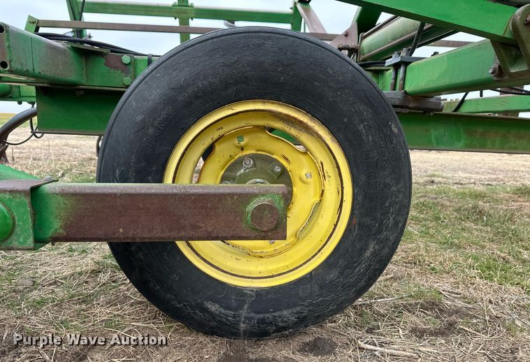 image for item ER8818 John Deere 610 chisel