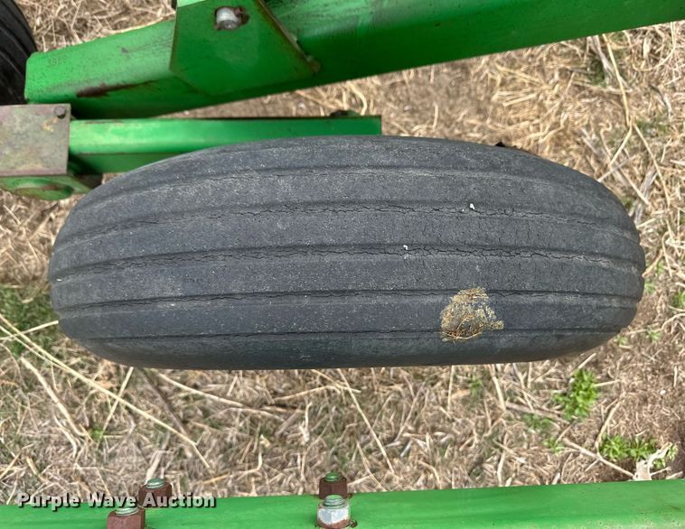 image for item ER8818 John Deere 610 chisel