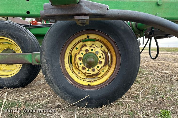 image for item ER8818 John Deere 610 chisel