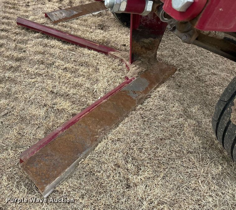 image for item ER8821 2022 Premier Tillage Minimizer 9543 sweep plow