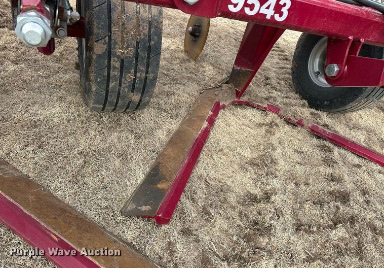 image for item ER8821 2022 Premier Tillage Minimizer 9543 sweep plow