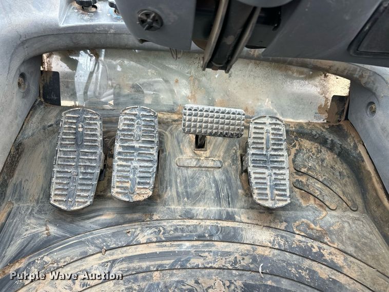 image for item ER8825 2012 New Holland TV6070 bi-directional tractor