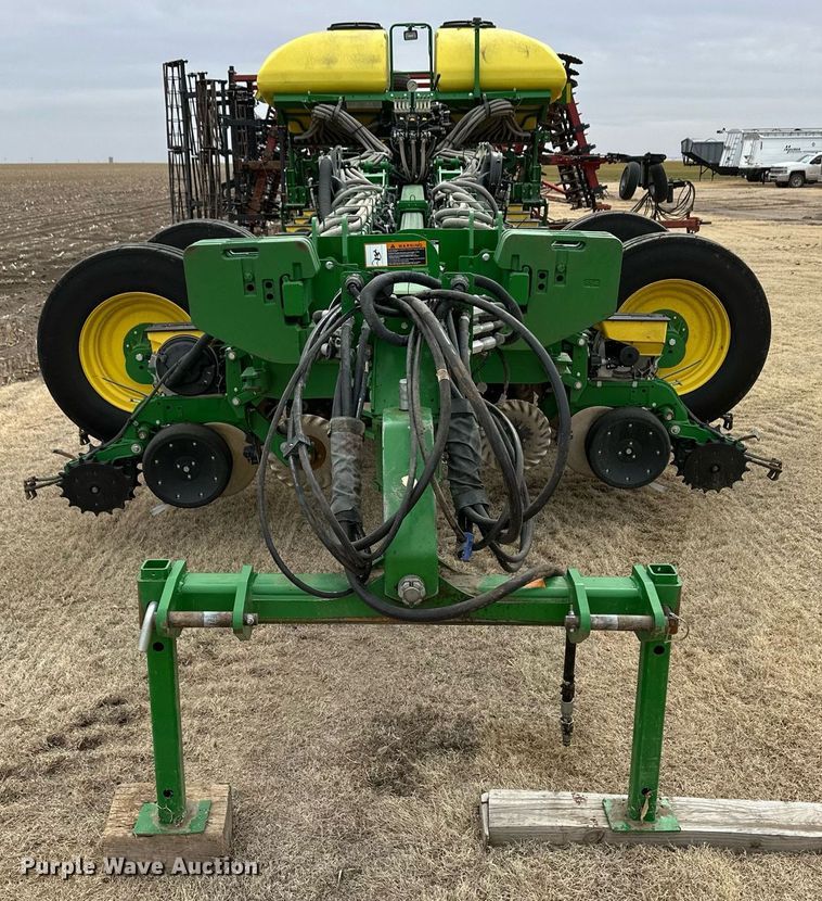 image for item ER8827 2019 John Deere 1775 NT no-till planter