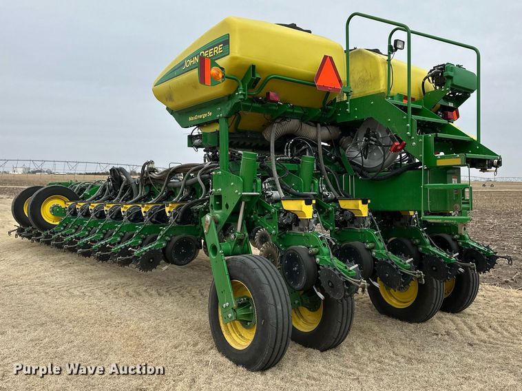 image for item ER8827 2019 John Deere 1775 NT no-till planter