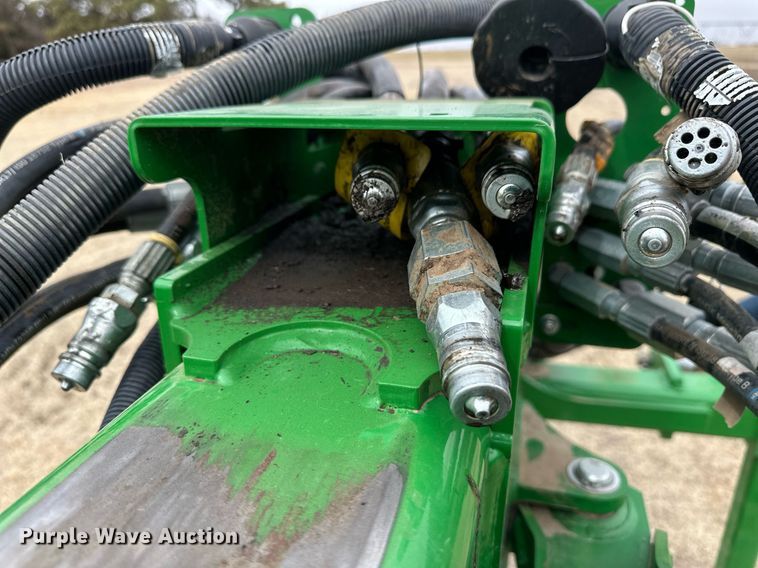 image for item ER8827 2019 John Deere 1775 NT no-till planter