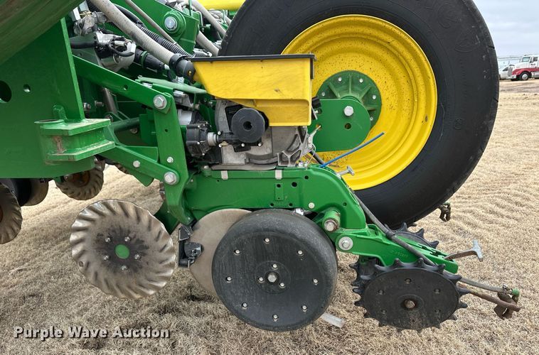 image for item ER8827 2019 John Deere 1775 NT no-till planter