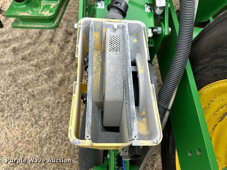 image for item ER8827 2019 John Deere 1775 NT no-till planter
