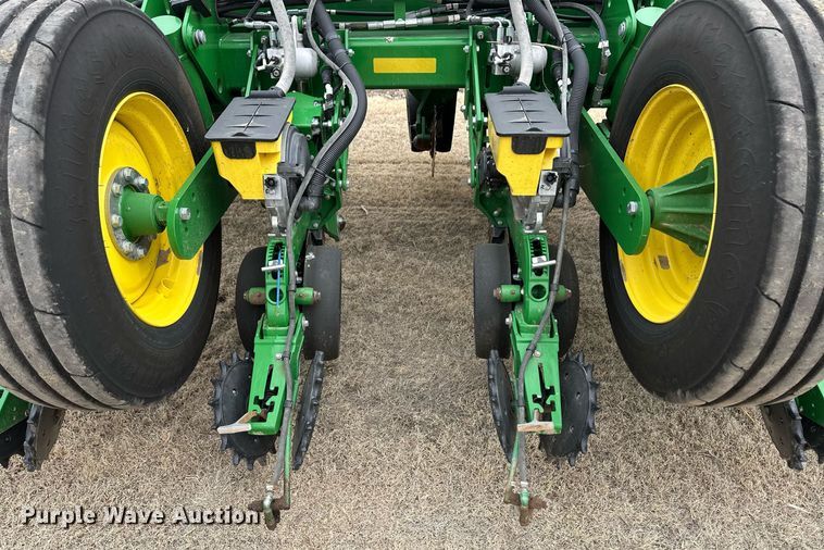image for item ER8827 2019 John Deere 1775 NT no-till planter