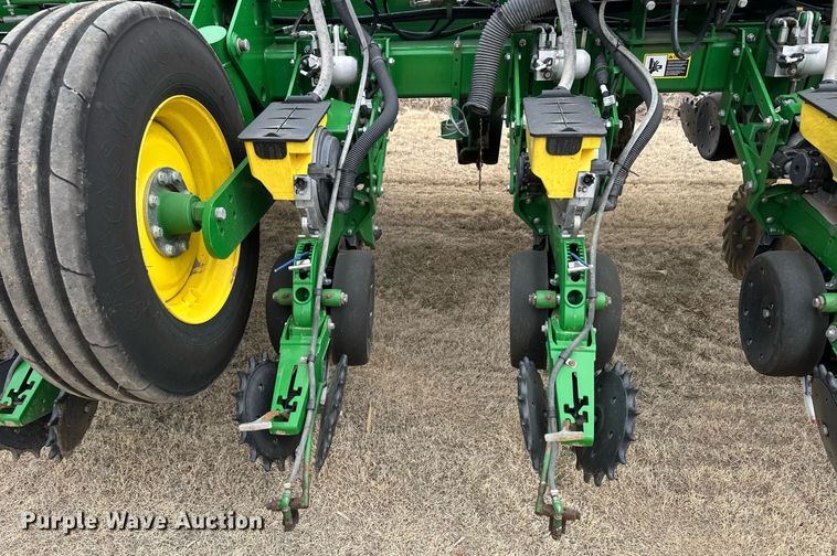image for item ER8827 2019 John Deere 1775 NT no-till planter