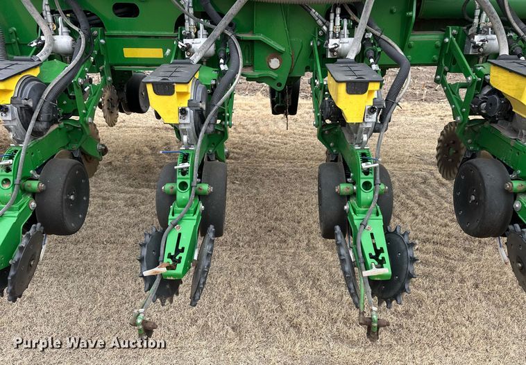 image for item ER8827 2019 John Deere 1775 NT no-till planter