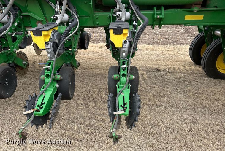 image for item ER8827 2019 John Deere 1775 NT no-till planter
