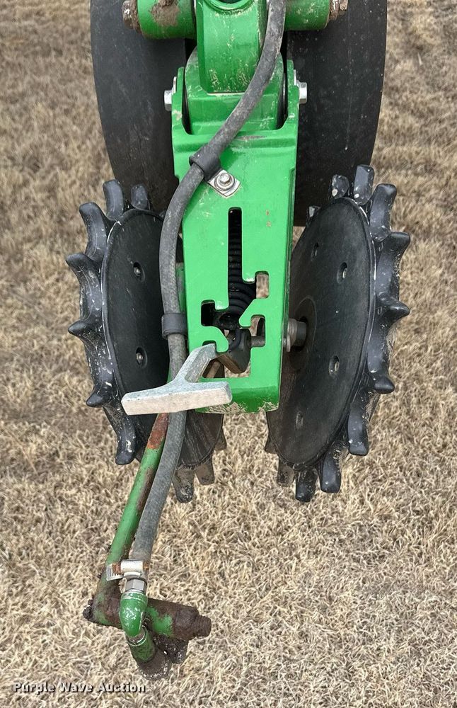 image for item ER8827 2019 John Deere 1775 NT no-till planter