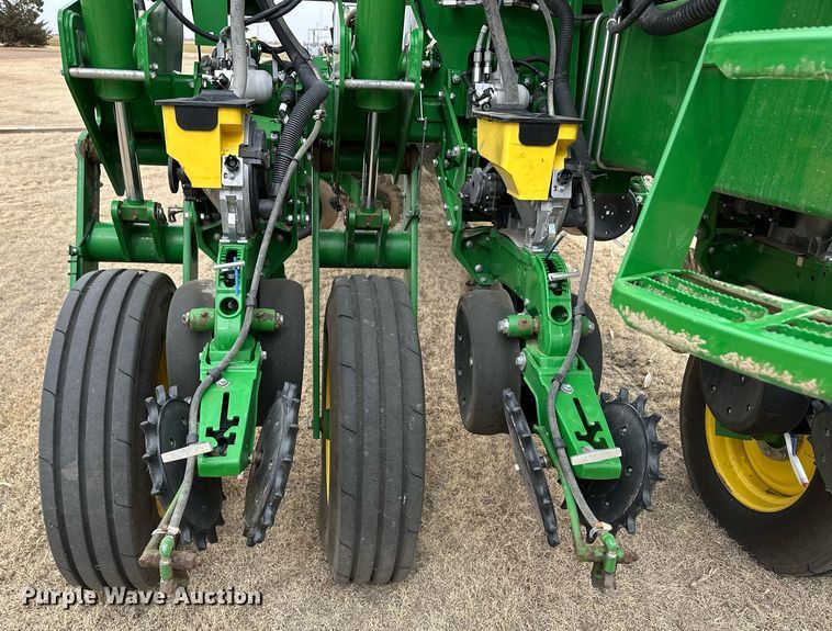 image for item ER8827 2019 John Deere 1775 NT no-till planter