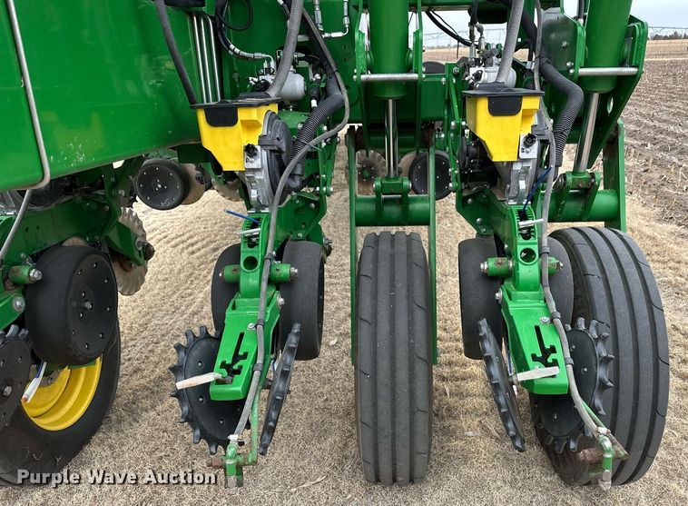 image for item ER8827 2019 John Deere 1775 NT no-till planter