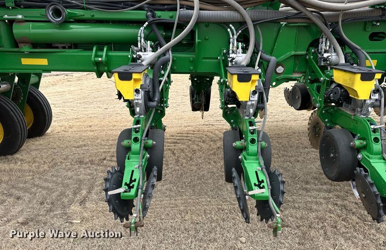 image for item ER8827 2019 John Deere 1775 NT no-till planter