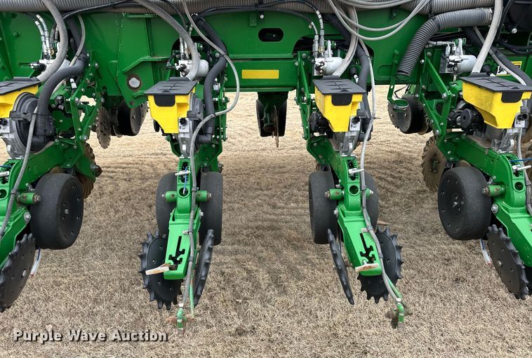 image for item ER8827 2019 John Deere 1775 NT no-till planter