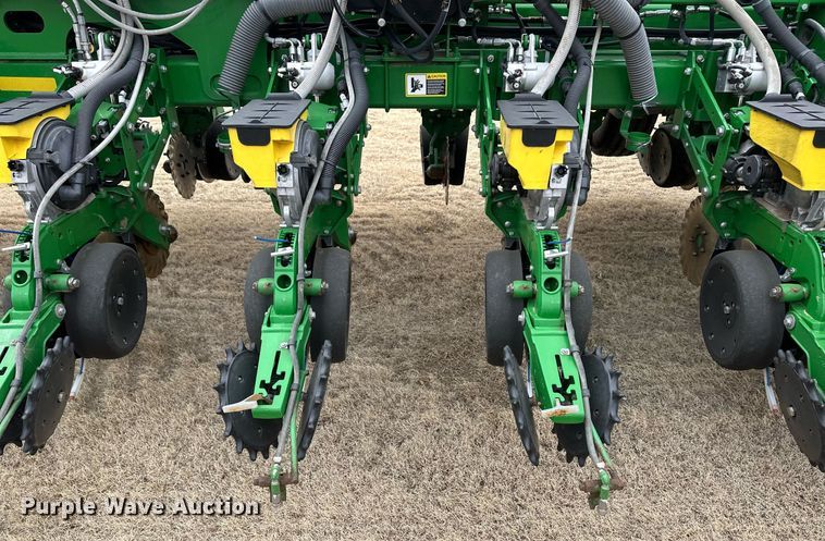 image for item ER8827 2019 John Deere 1775 NT no-till planter