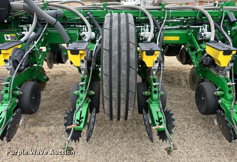 image for item ER8827 2019 John Deere 1775 NT no-till planter