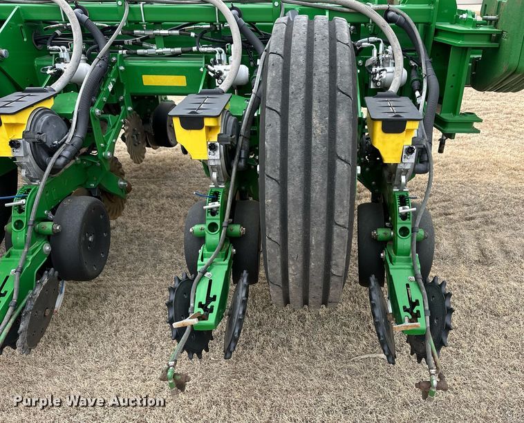image for item ER8827 2019 John Deere 1775 NT no-till planter