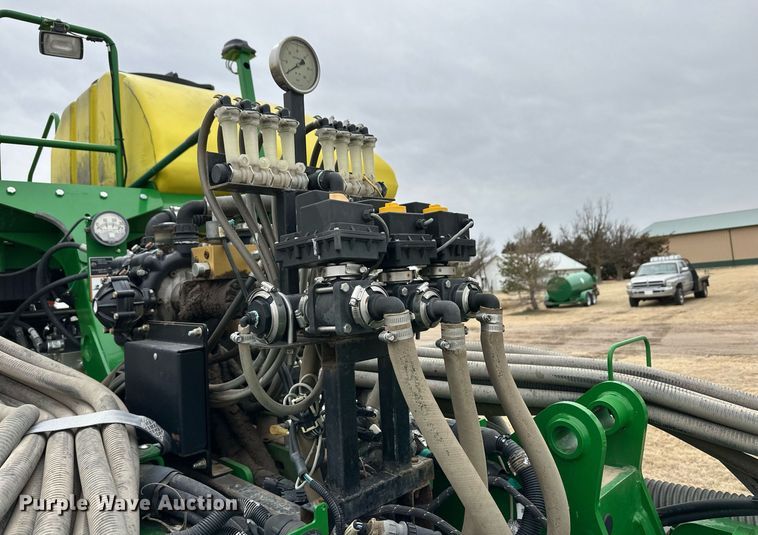 image for item ER8827 2019 John Deere 1775 NT no-till planter