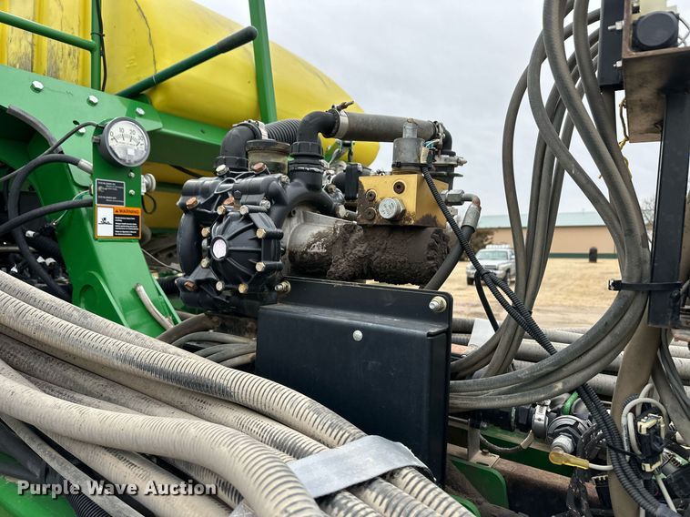 image for item ER8827 2019 John Deere 1775 NT no-till planter