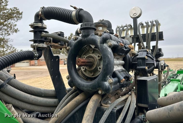 image for item ER8827 2019 John Deere 1775 NT no-till planter