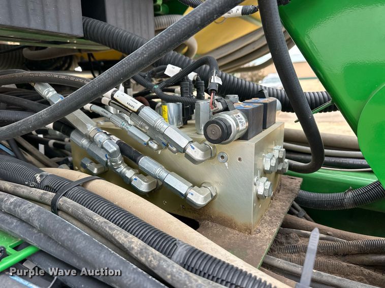 image for item ER8827 2019 John Deere 1775 NT no-till planter