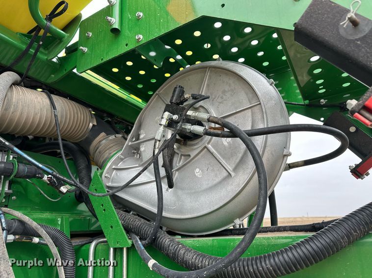 image for item ER8827 2019 John Deere 1775 NT no-till planter