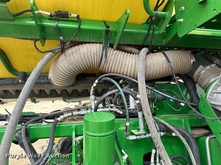 image for item ER8827 2019 John Deere 1775 NT no-till planter