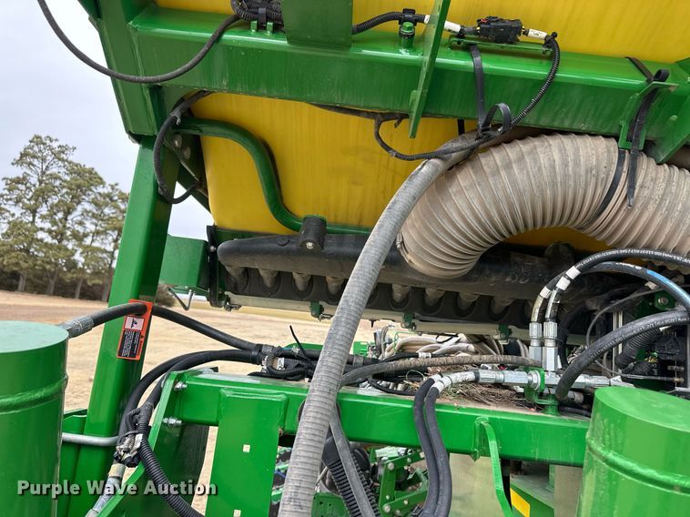 image for item ER8827 2019 John Deere 1775 NT no-till planter