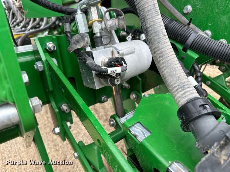 image for item ER8827 2019 John Deere 1775 NT no-till planter