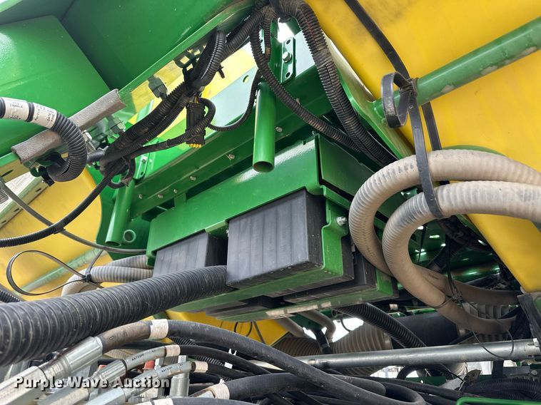 image for item ER8827 2019 John Deere 1775 NT no-till planter