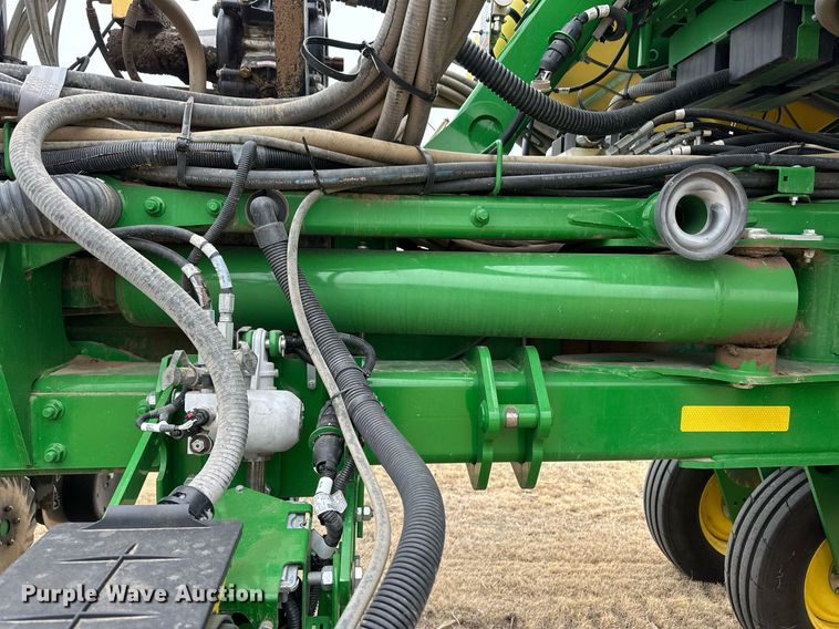 image for item ER8827 2019 John Deere 1775 NT no-till planter