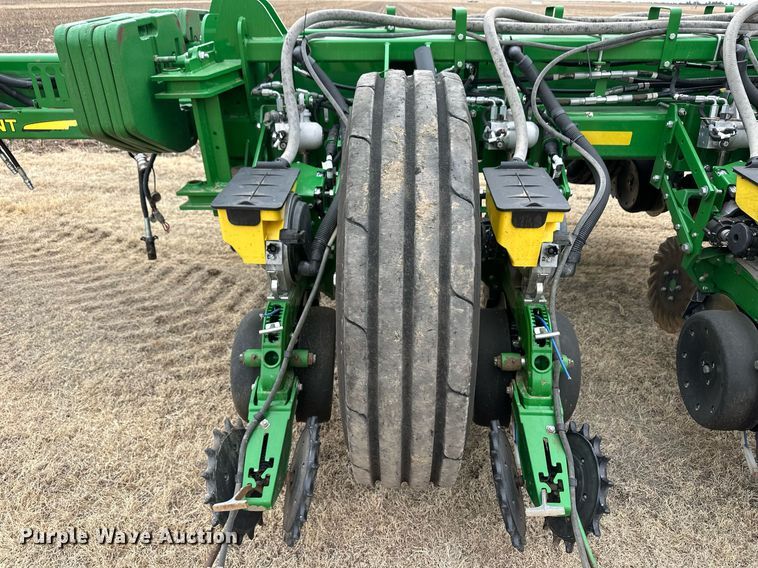 image for item ER8827 2019 John Deere 1775 NT no-till planter