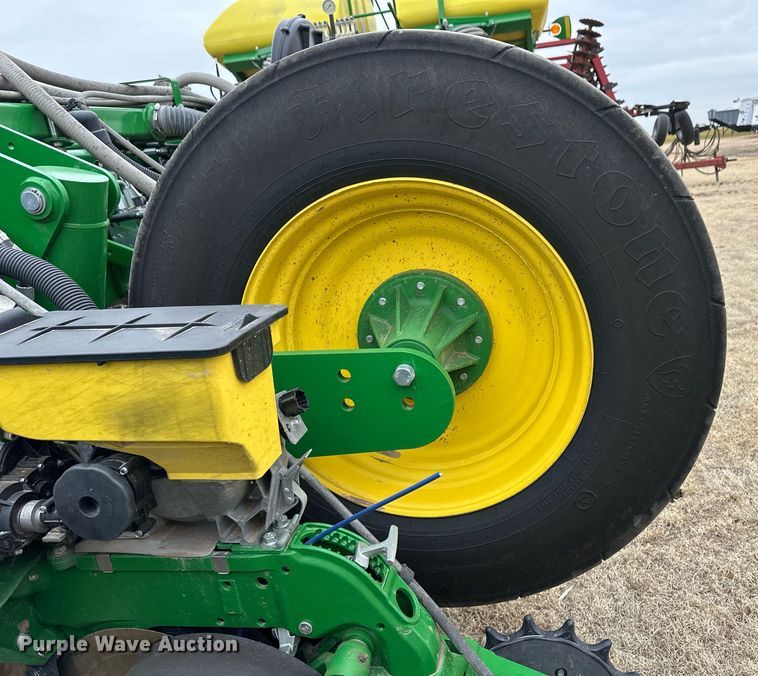 image for item ER8827 2019 John Deere 1775 NT no-till planter