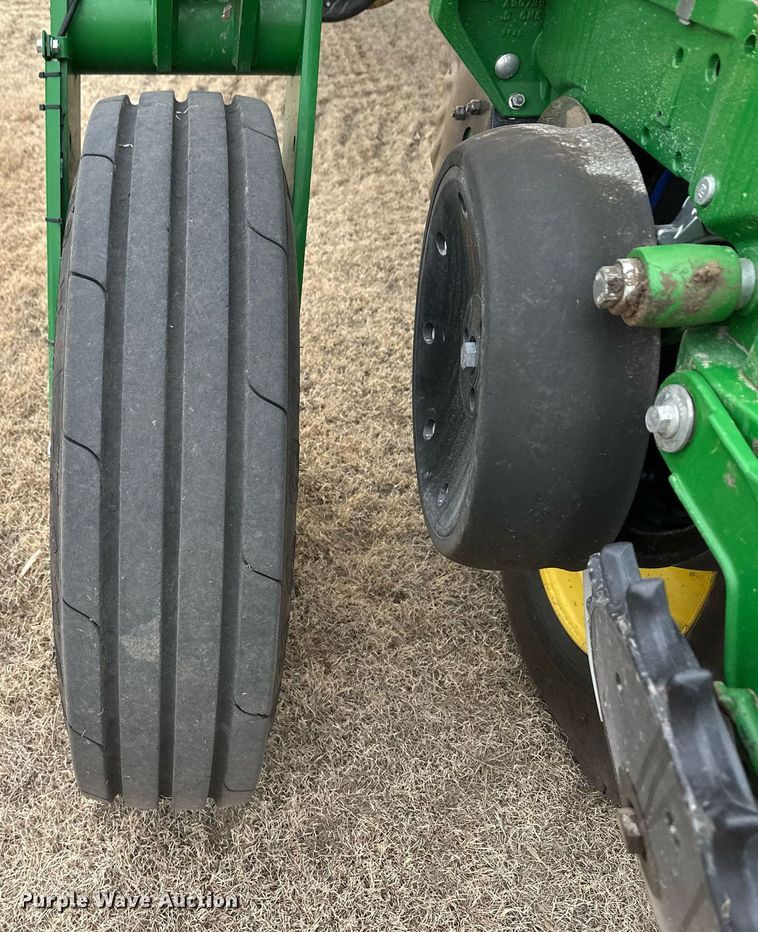 image for item ER8827 2019 John Deere 1775 NT no-till planter
