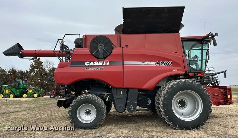 image for item ER8828 2013 Case IH 9230 combine