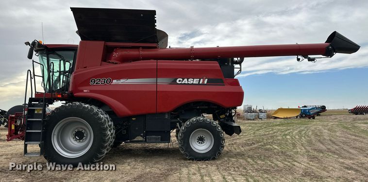 image for item ER8828 2013 Case IH 9230 combine