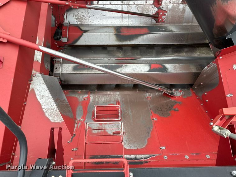 image for item ER8828 2013 Case IH 9230 combine