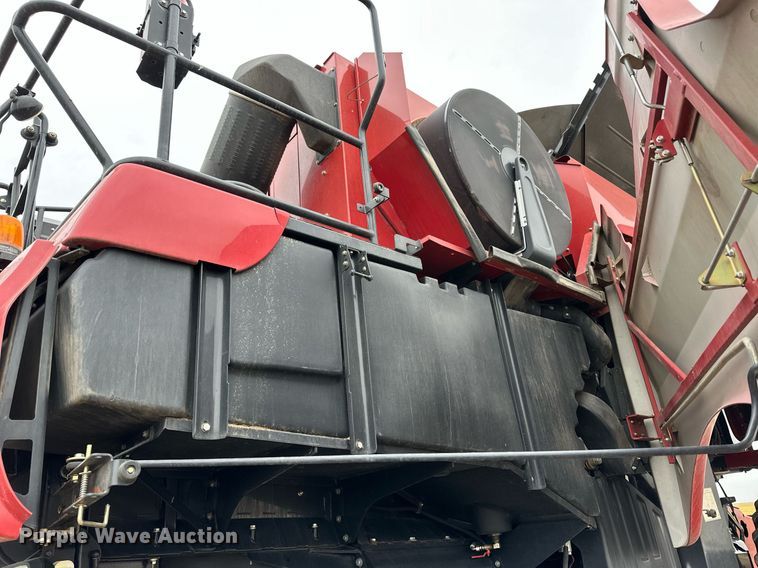 image for item ER8828 2013 Case IH 9230 combine