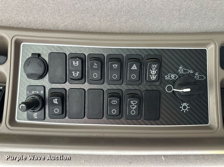 image for item ER8828 2013 Case IH 9230 combine