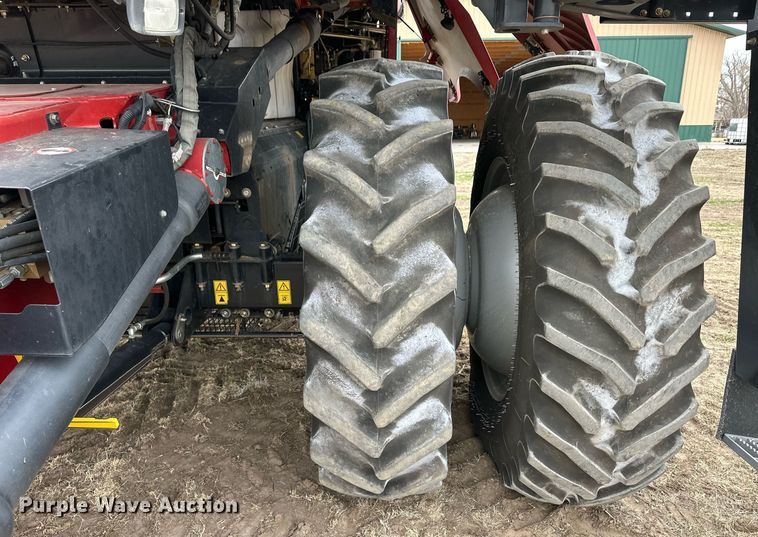 image for item ER8828 2013 Case IH 9230 combine